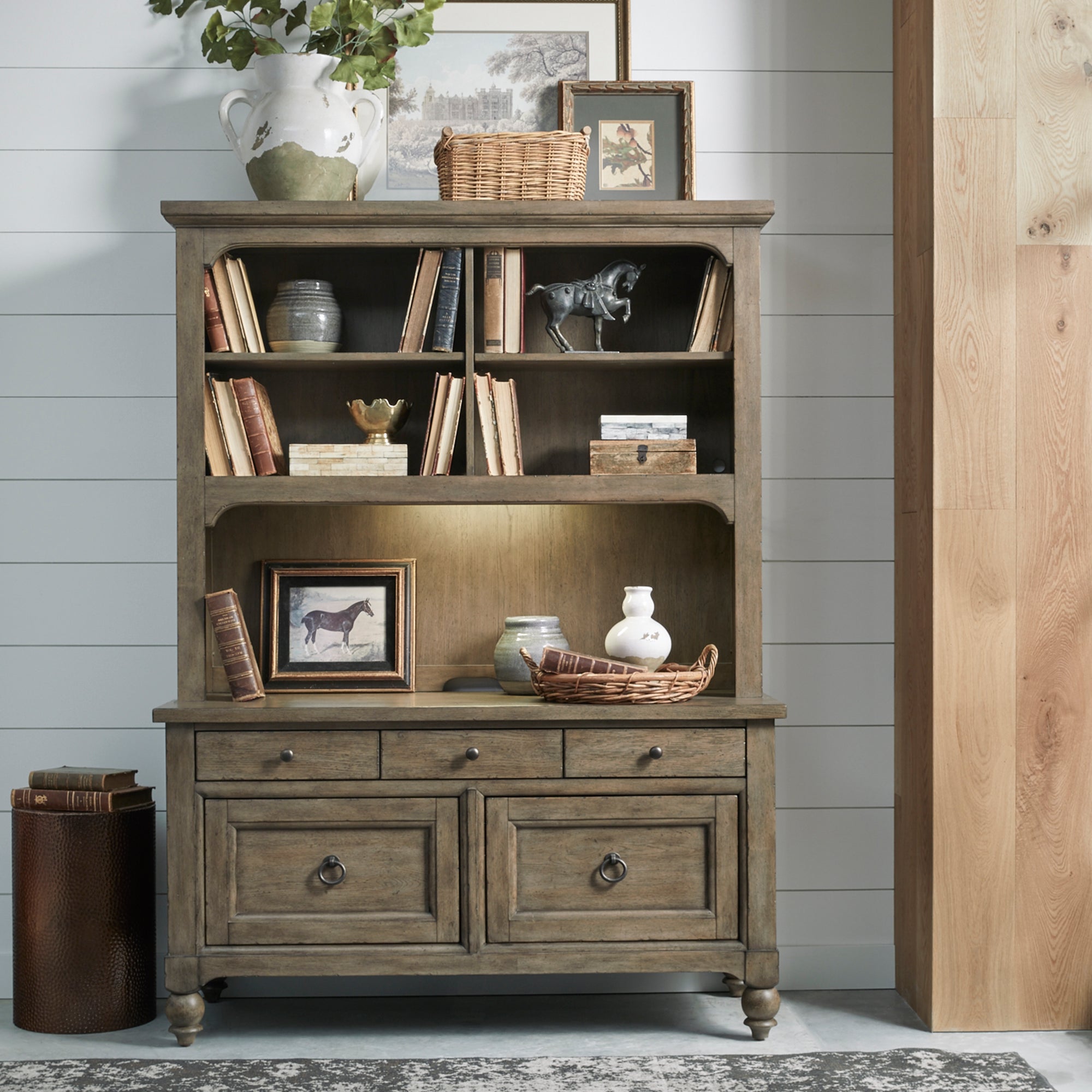 Liberty Furniture 615-HO-CHS Credenza & Hutch